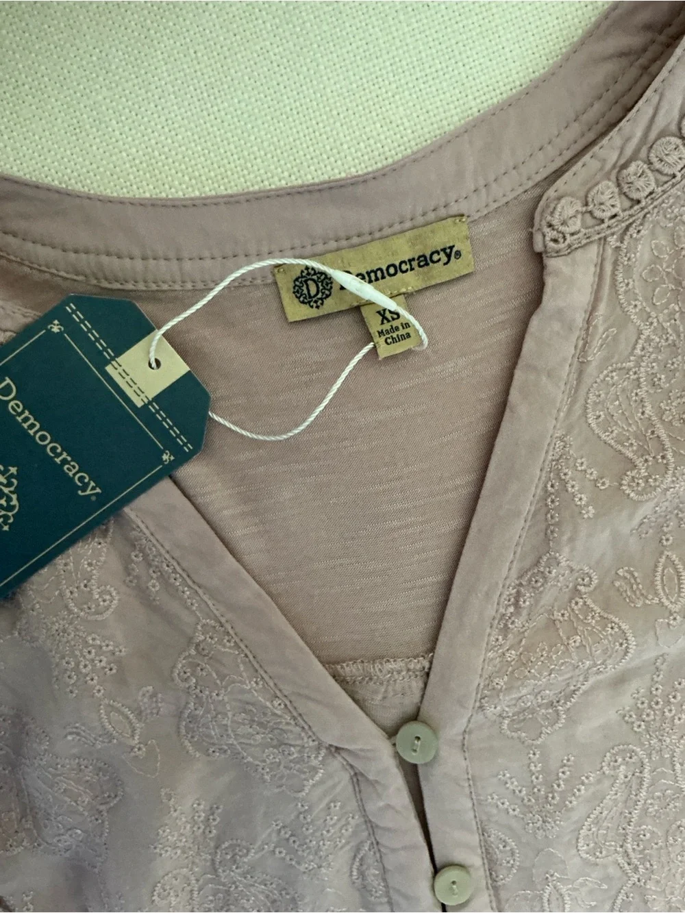 Democracy Embroidered Blouse Lace Trim Roll Tab Sleeve Top Size XS NWT - Picture 2 of 4